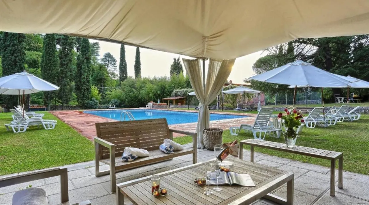 Relais Villa Montecatini Camaiore Bed & Breakfast