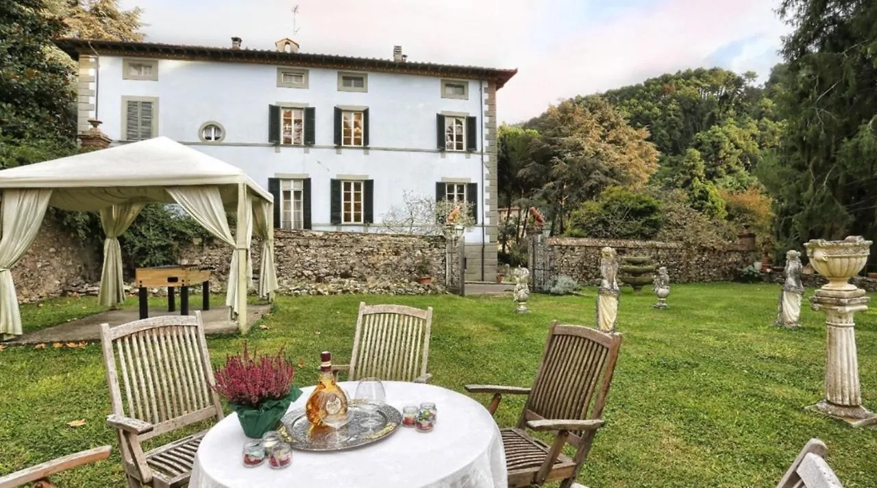 Relais Villa Montecatini Camaiore Bed & Breakfast